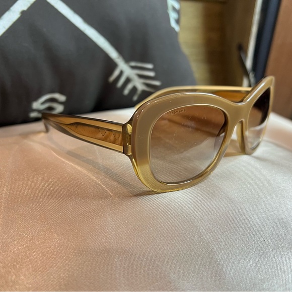 Authentic Burberry Sunglasses - Picture 3 of 14